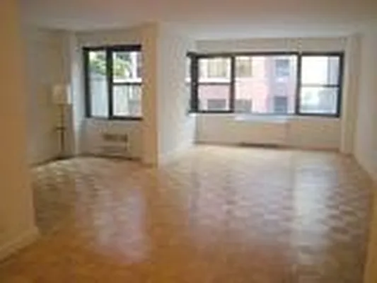 Sold by Manhattan Boutique Real Estate | media 15