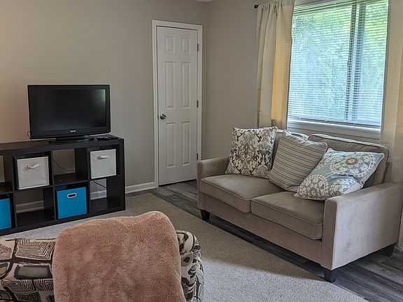 4th image of 248 Hickorydale Dr #1