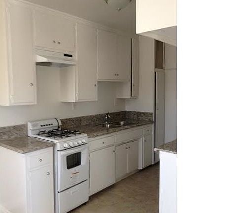5th image of 2319 N Catalina St APT B