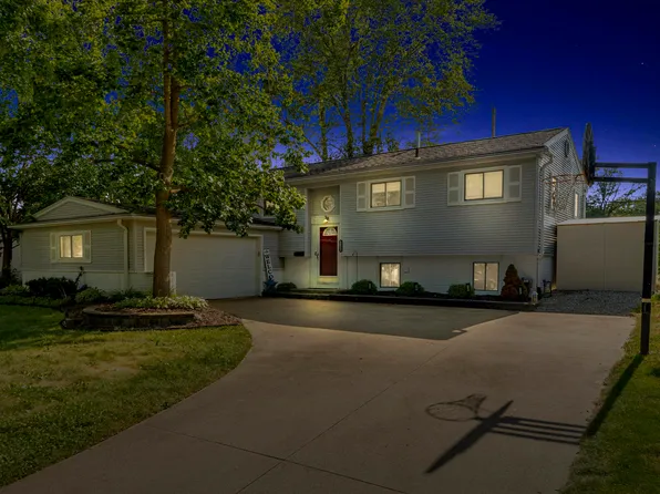 21009 Robinwood St, Farmington, MI 48336