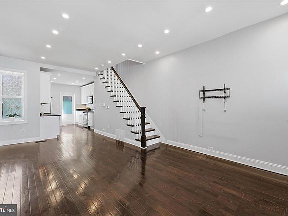 3rd image of 308 Roseberry St