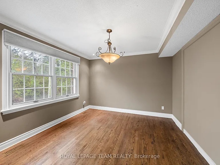 3162 Woodroffe Ave — Photo 17