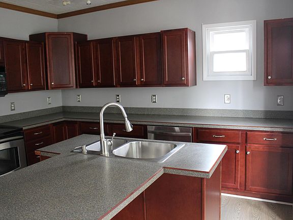 4th image of 231 E Blagrove St