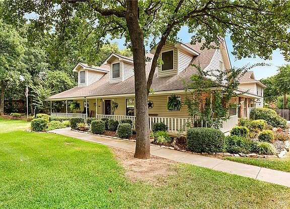 3rd image of 1125 Misty Oaks Ln