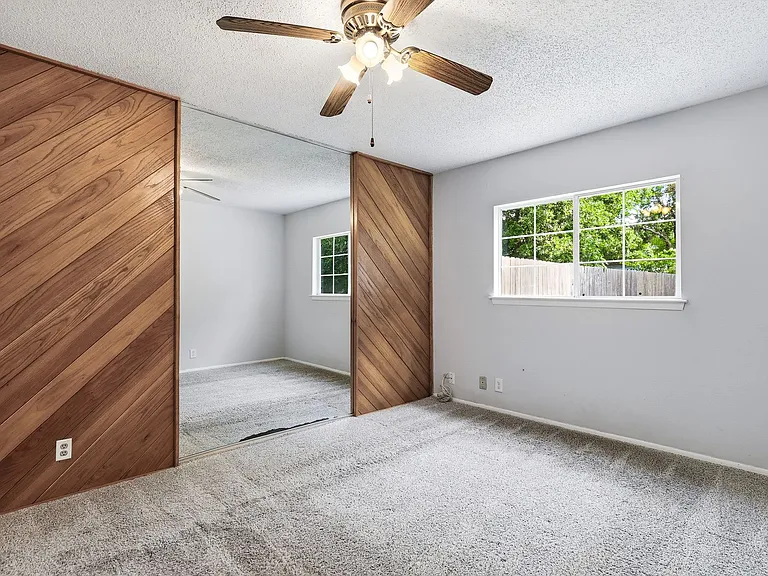 9707 Valley Crst — Photo 11