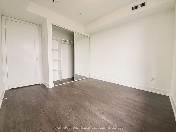 4th image of 5 Mabelle Ave #1528