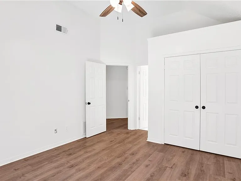 5631 Bentley Ln — Photo 18
