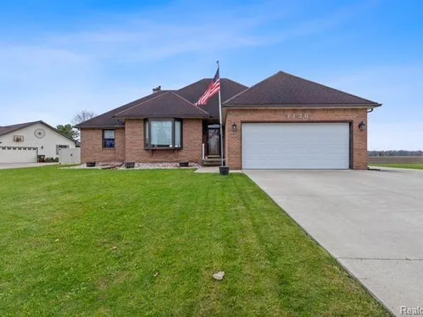 7136 S Huron River Dr, South Rockwood, MI 48179