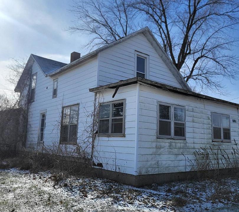 2nd image of 801 Main St