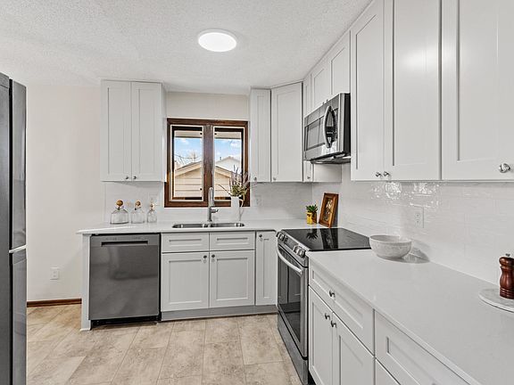 4th image of 1547 20th Ave NW