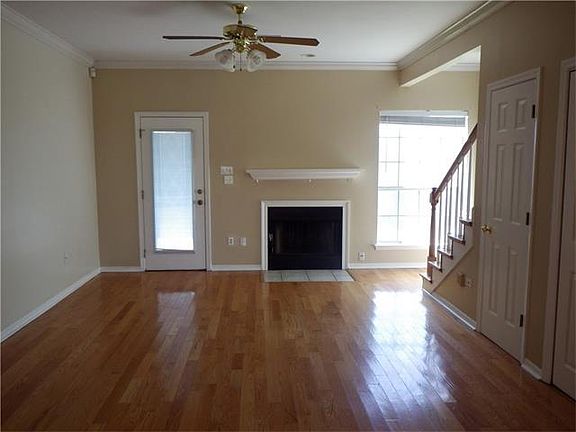3rd image of 14 Brandon Hall Dr APT A