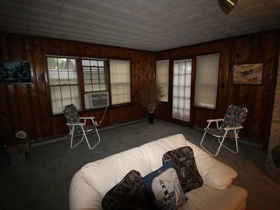 3rd image of 3570 Center Dr