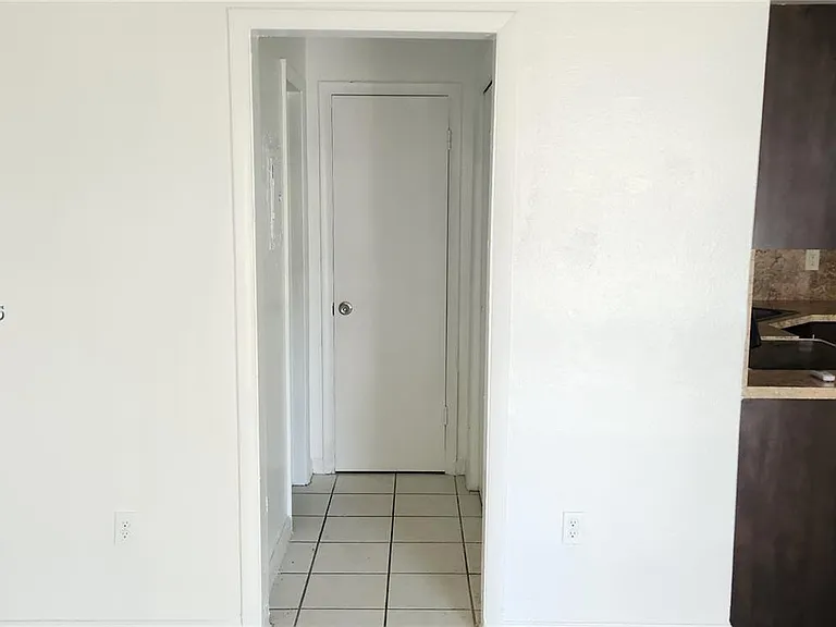 1333 NW 15th St #10 — Photo 11