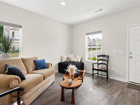 4th image of 1100 Brooksridge Way