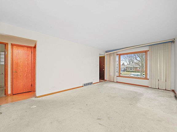 5th image of 15715 Maryland Ave