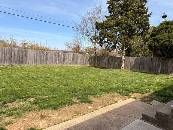 4th image of 20 Howard Dr