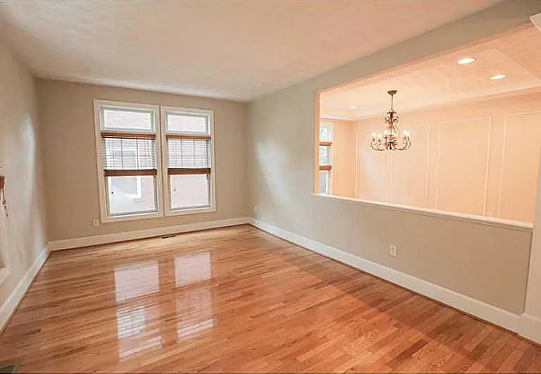 1325 Buckingham Ave — Photo 3