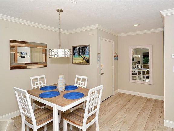 5th image of 1160 W Peppertree Dr