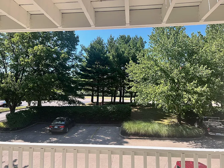 1050 Horsemans Ln #204 — Photo 8