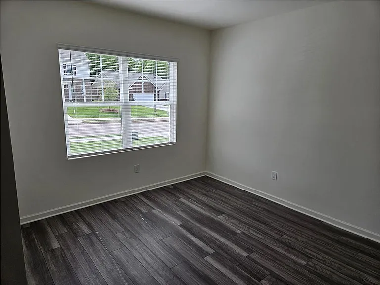 326 Silverton Dr — Photo 14