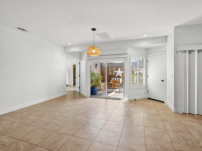 1006 Little St — Photo 11