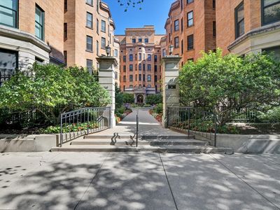 550 W Surf St APT 115, Chicago, IL, 60657