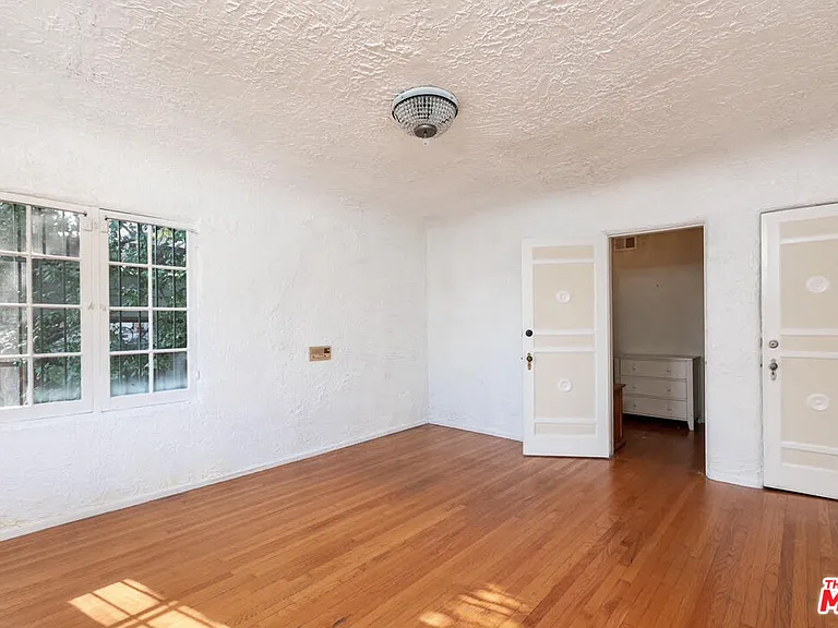 2030 Vine St — Photo 20