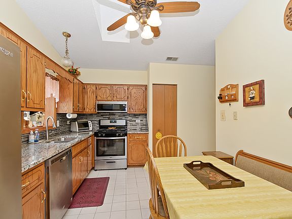 3rd image of 9140 W 95th St APT 3A