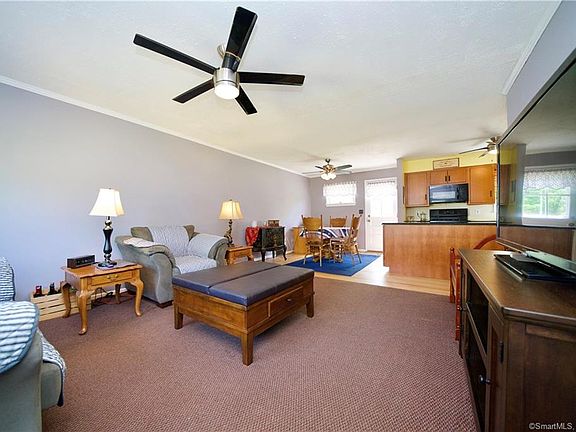 4th image of 39 Mitchell Dr
