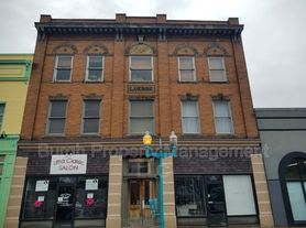 35 W Main St