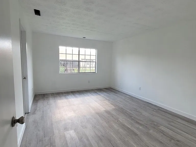 5329 Hansel Ave #B-4 — Photo 10
