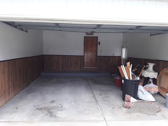 5th image of 25560 Wexford Ave