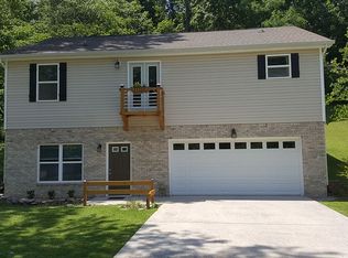 135 Hogan Rd, Rossville, GA 30741