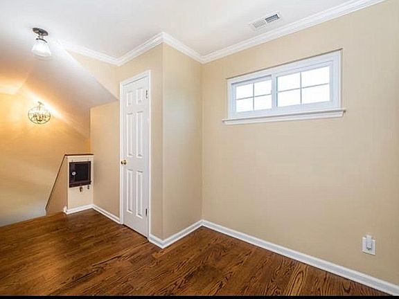 4th image of 1106 Somerset Knl