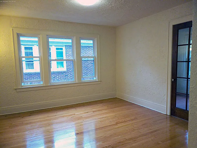 400 Harvard Pl #1 — Photo 16