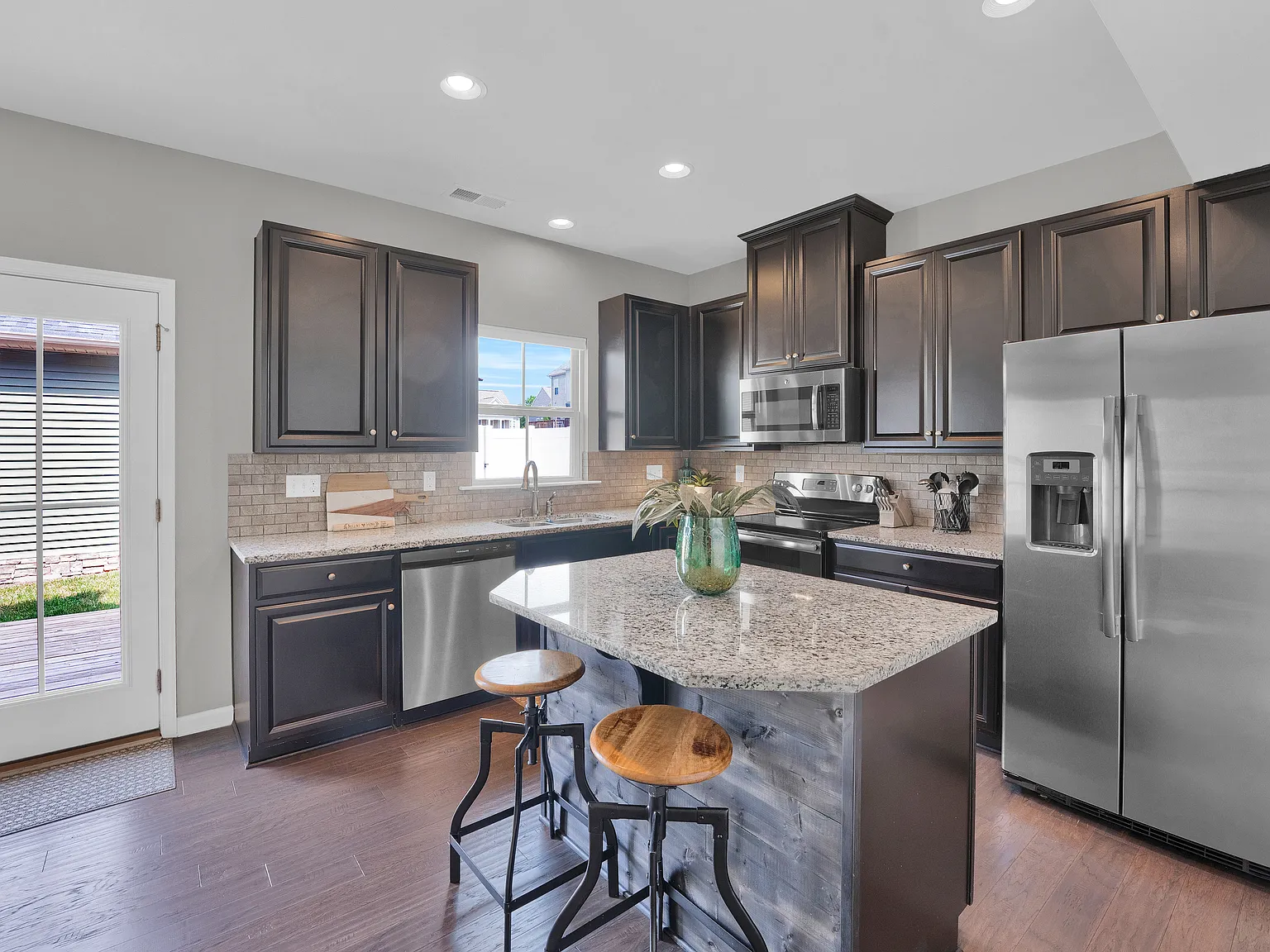 3 bed, 2.5 bath, 1556 sqft, $2,395 — Photo 4