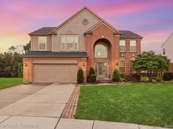 15034 Oak Knoll Ct, Sterling Heights, MI 48312