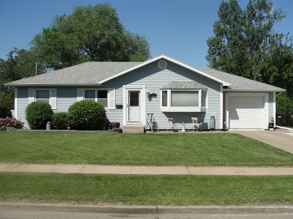 1714 Ryan Dr, Bismarck, ND 58501