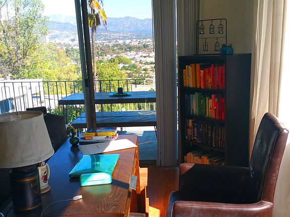 Large desk for working in, tons of light