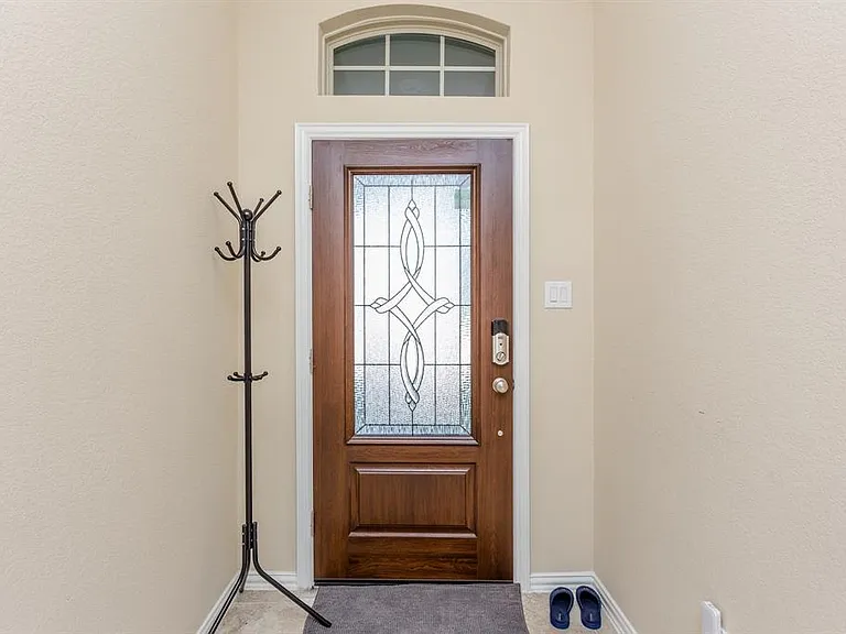 11075 Walts Run Ln — Photo 10