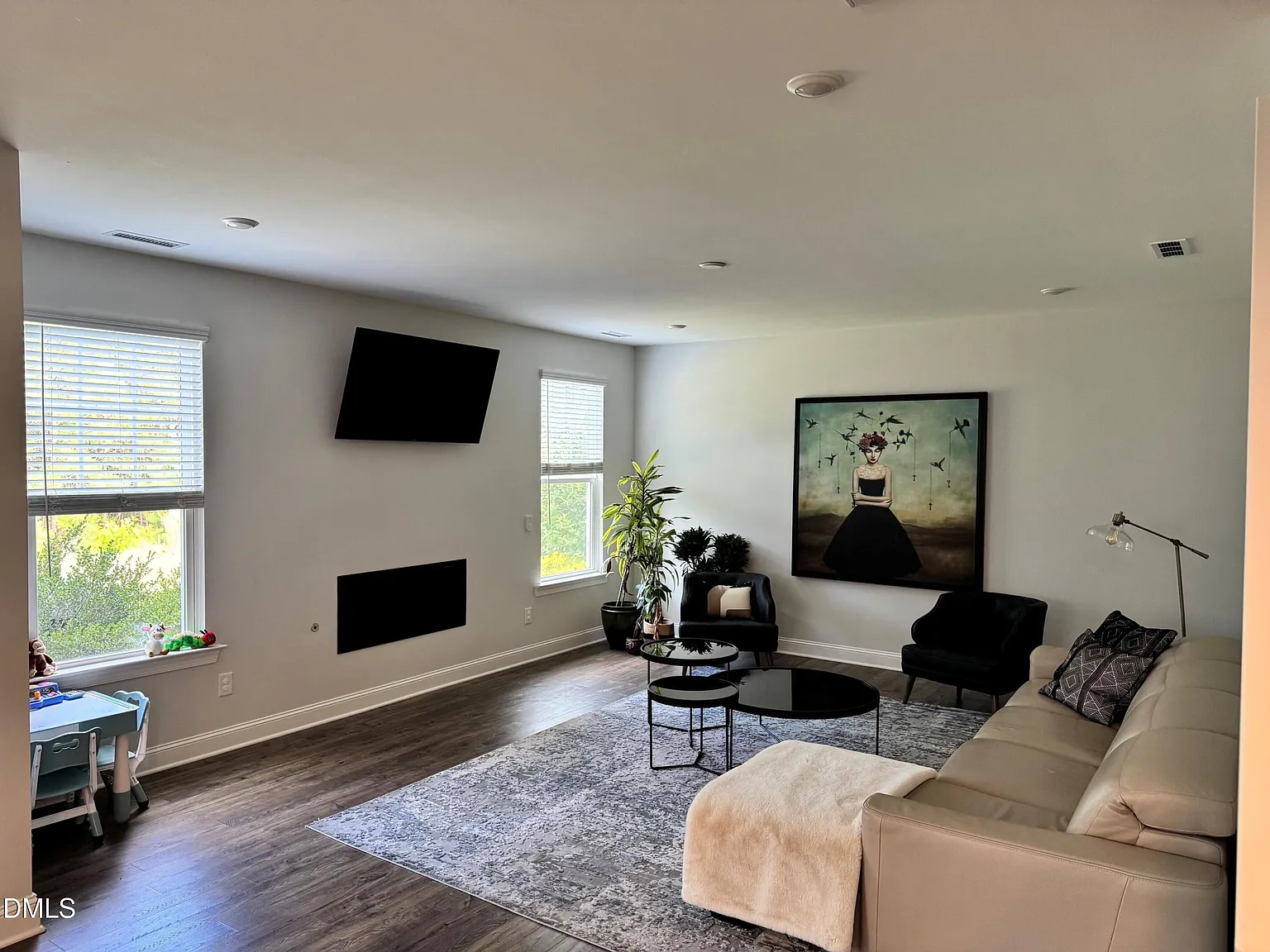 4 bed, 2.5 bath, 2880 sqft, $2,699 — Photo 2
