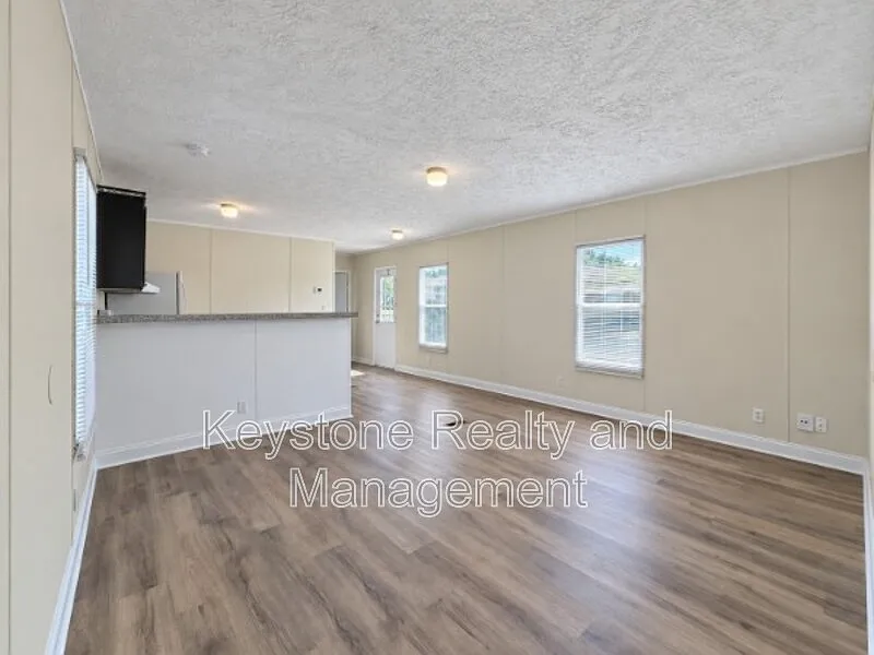 3 bed, 2.0 bath, 1216 sqft, $795 — Photo 4
