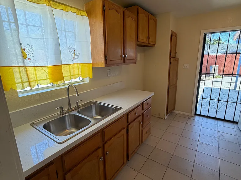 1300 E 108th St #1302 — Photo 6