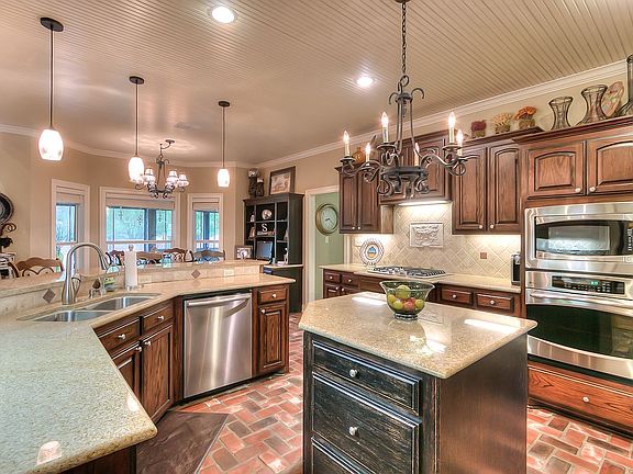 5th image of 216 Woodrun Pl