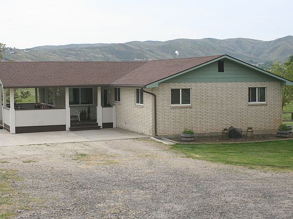 Front of home from driveway