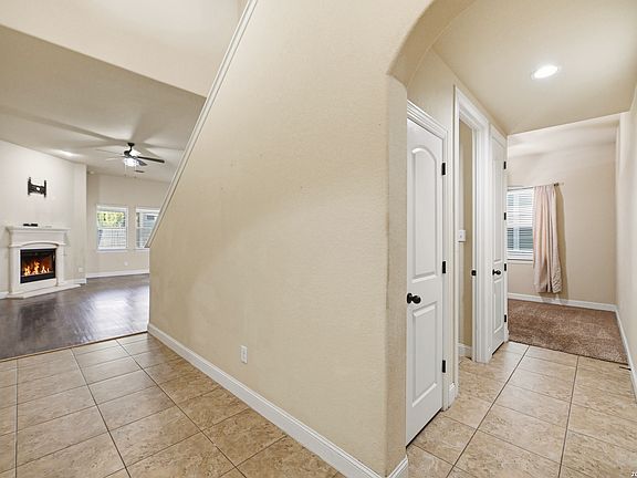 4th image of 107 DOVETAIL ST