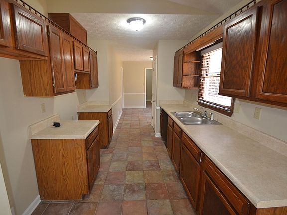 5th image of 1717 Oak Woods Ct