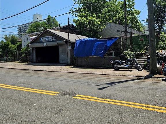 3rd image of 3410 Richmond Ter