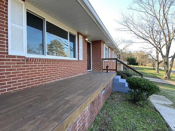 Just add your favorite rocking chairs or Adirondacks to sit out and enjoy the Signal Mountain views