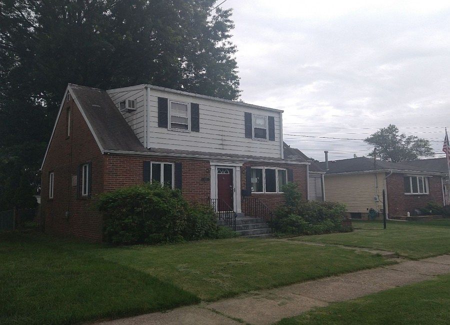 2nd image of 212 Lake Ave